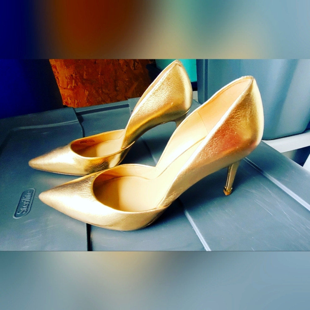 🎈 New Michael Kors Gold heels